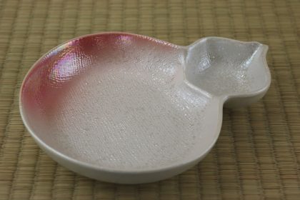 Plate - Gourd  - Pink Lustre- 20 x 16cm